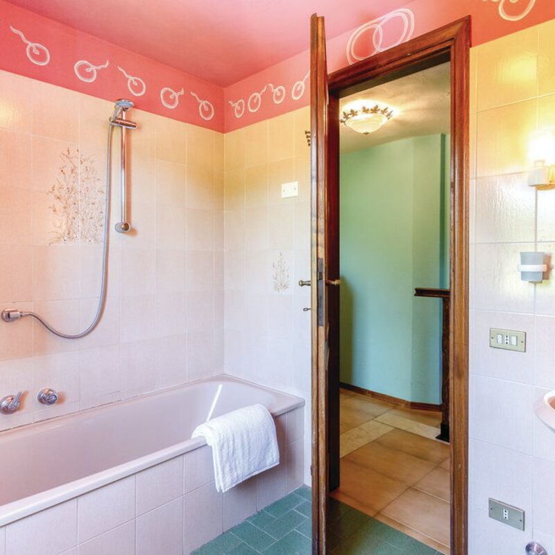 Casa Iris - Versilia, Holiday Home with Pool: Autumn, Bathroom, Spring, Summer