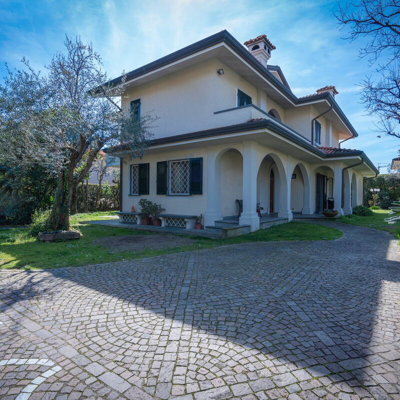 Villa Le Fontanelle In Forte Dei Marmi With Ac: Autumn, Garden, Spring, Summer