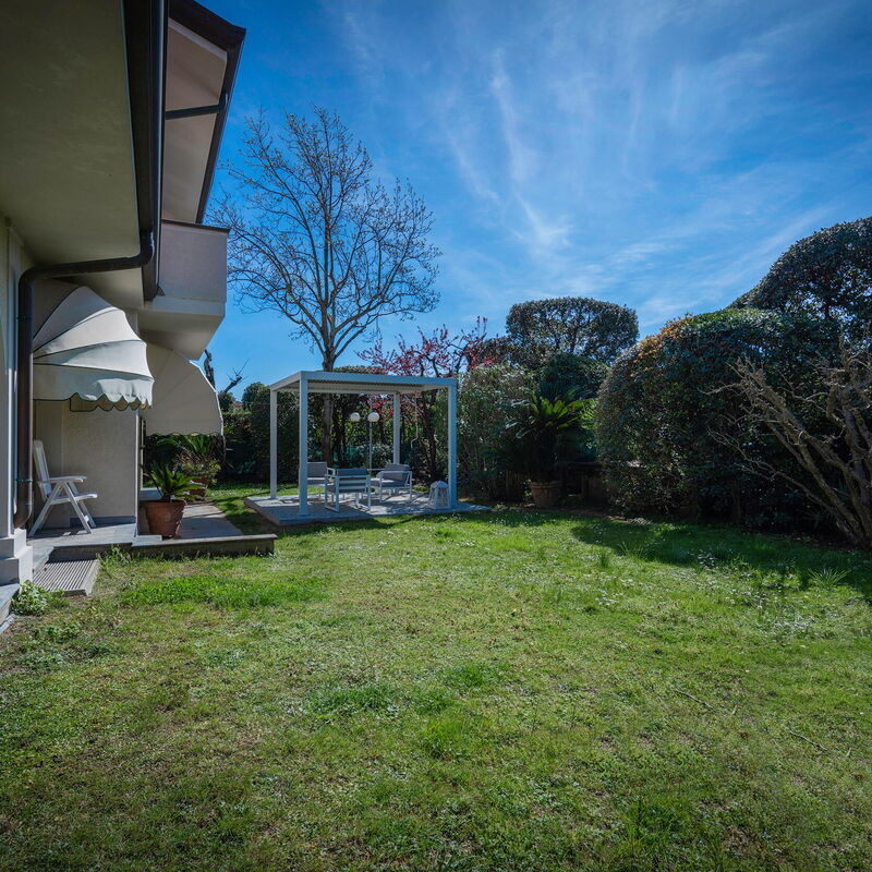 Villa Le Fontanelle In Forte Dei Marmi With Ac: Autumn, Garden, Spring, Summer