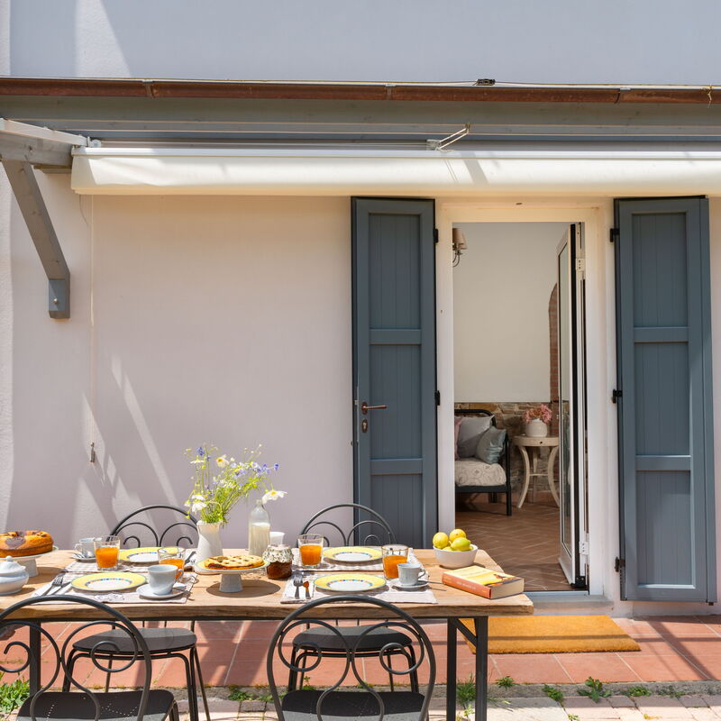 La Casa Del Tiglio: Balcony / Terrace / Patio, Building Exterior, Food, Garden, Outdoor