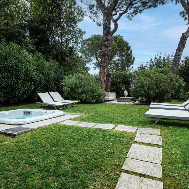 Dal Molin Apartment, Garda Lake, Ac, Fitness, Jacuzzi: Autumn, Hot Tub, Spring, Summer