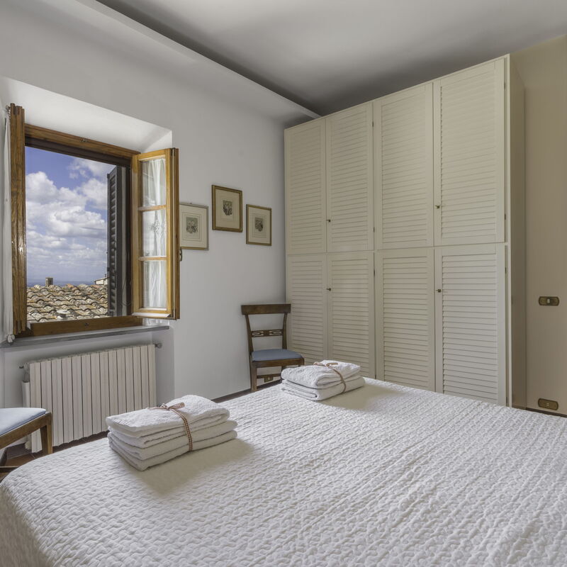 Casa Martina, Piazza Delle Erbe, San Gimignano: Autumn, Bedroom, Spring, Summer, Winter