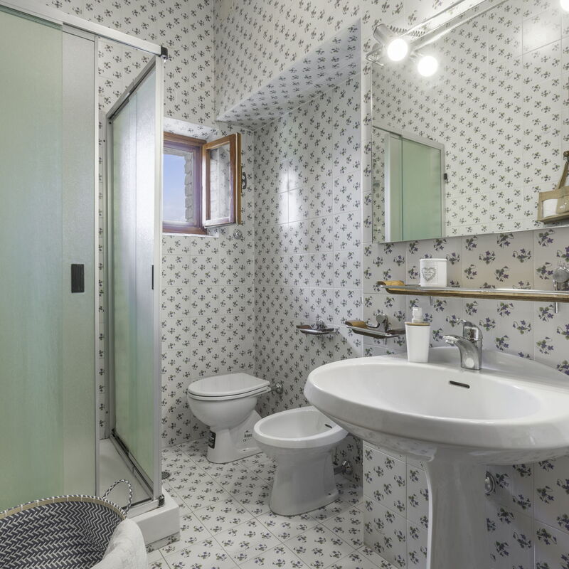 Casa Martina, Piazza Delle Erbe, San Gimignano: Autumn, Bathroom, Spring, Summer, Winter