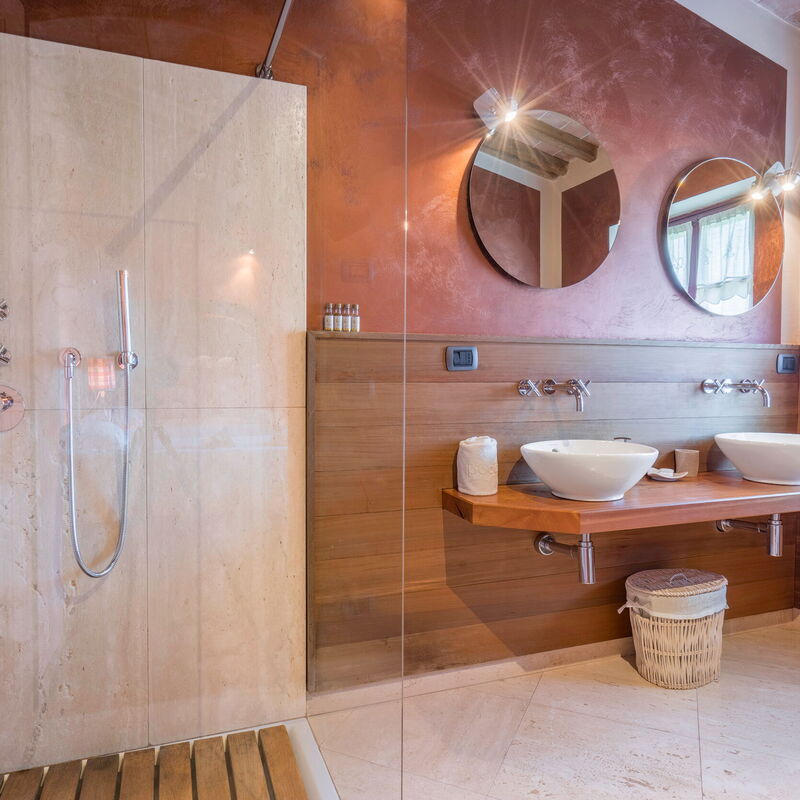 Villa Meraviglia With Pool And Ac: Autumn, Bathroom, Spring, Summer