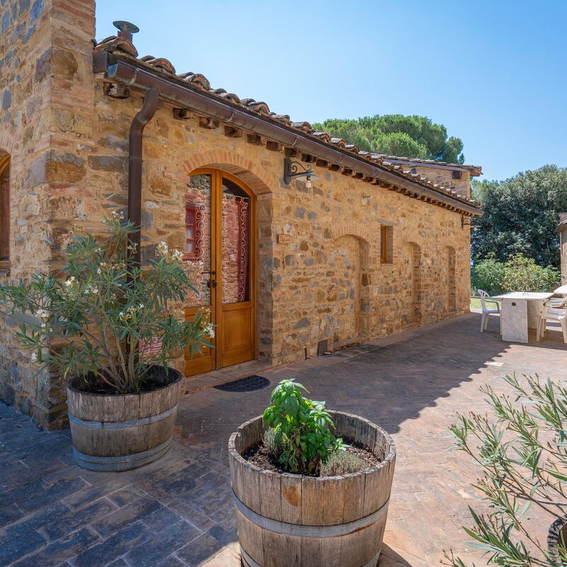 Le Fonti Apartments With Ac Near Siena: Autumn, Main Entrance, Spring, Summer