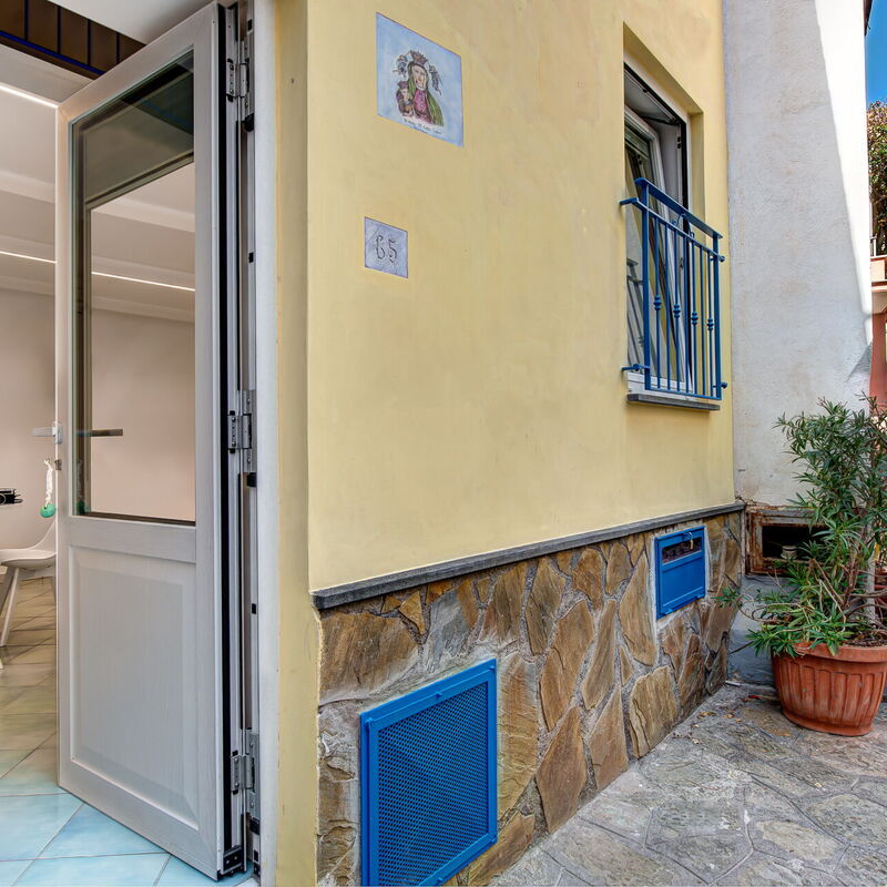 Casetta Di Laura In Massa Lubrense: Autumn, Building Exterior, Spring, Summer, Winter