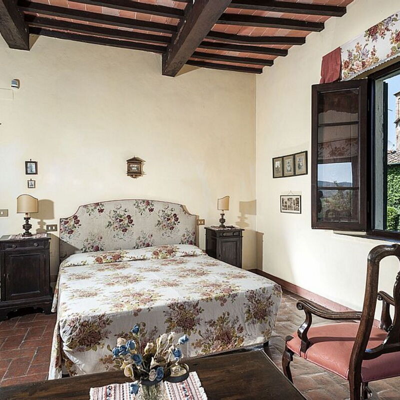Villa Montalcinello In Siena, Private Pool: villa-montalcinello-chiusdino-villa-bedroom