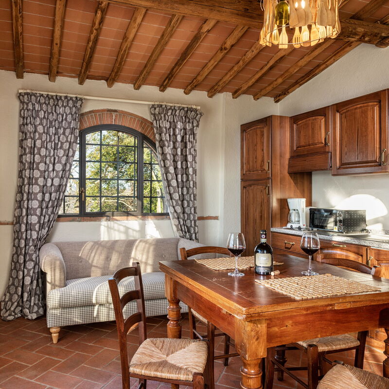 Agriturismo La Papessa: agriturismo-la-papessa-chianti-san-donato-farmhouse-melograno-living-room