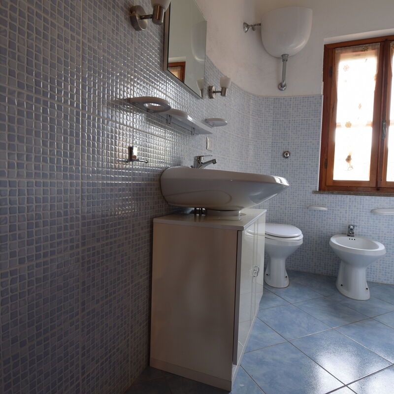 Appartamento Faro In Budoni: Autumn, Bathroom, Spring, Summer, Winter