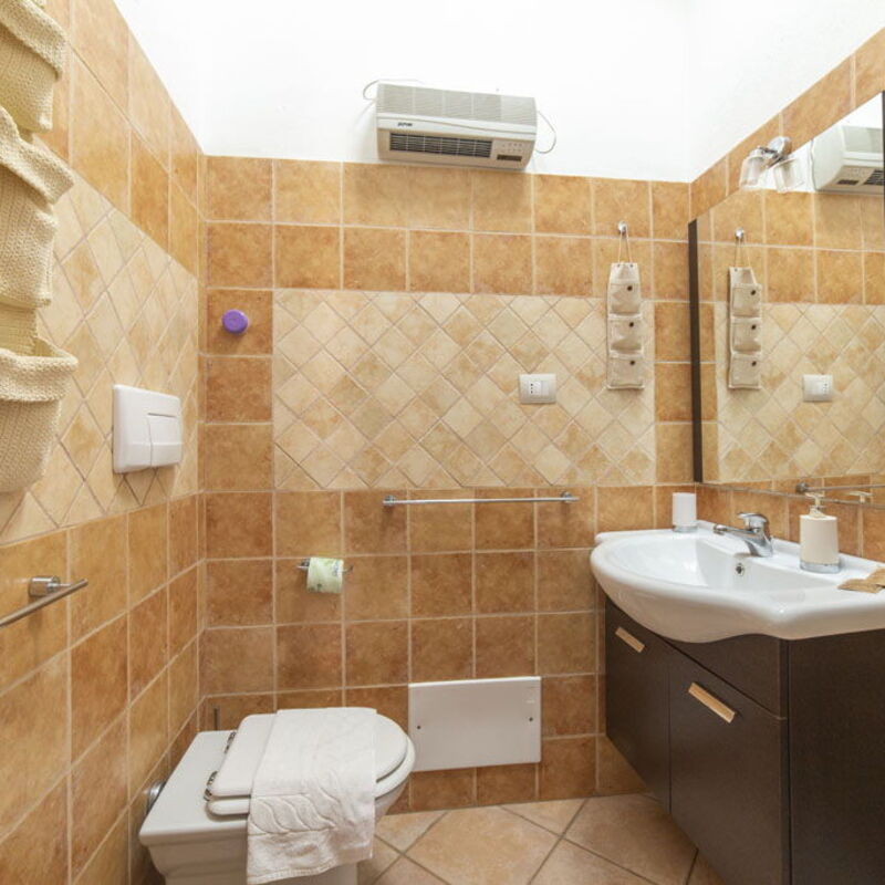 Trilocale Apartments Seaside: Autumn, Bathroom, Spring, Summer