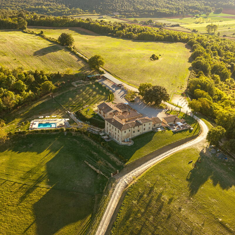 La Piazzetta, Borgo Campassini, Monteriggioni: Ansichten, Frühling, Herbst, Sommer