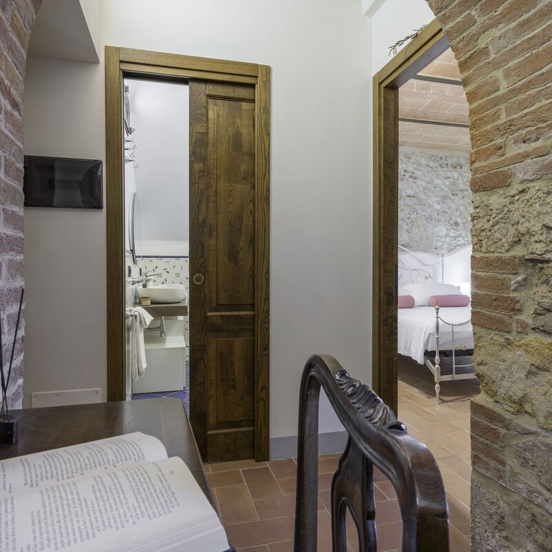 La Piazzetta, Borgo Campassini, Monteriggioni: Autumn, Bedroom, Spring, Summer