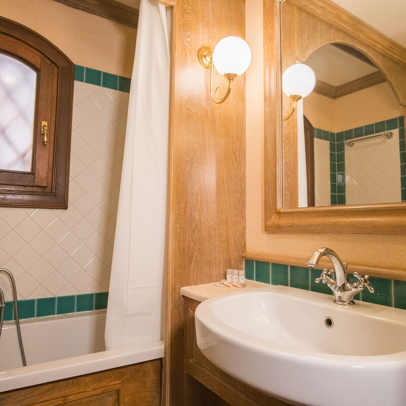 Porto Cervo Apartments Wifi And Ac: Autumn, Bathroom, Spring, Summer