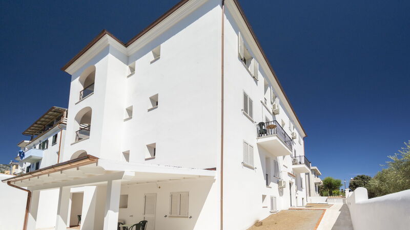 Baia Orosei Apartments Ac: Frühling, Haupteingang, Herbst, Sommer