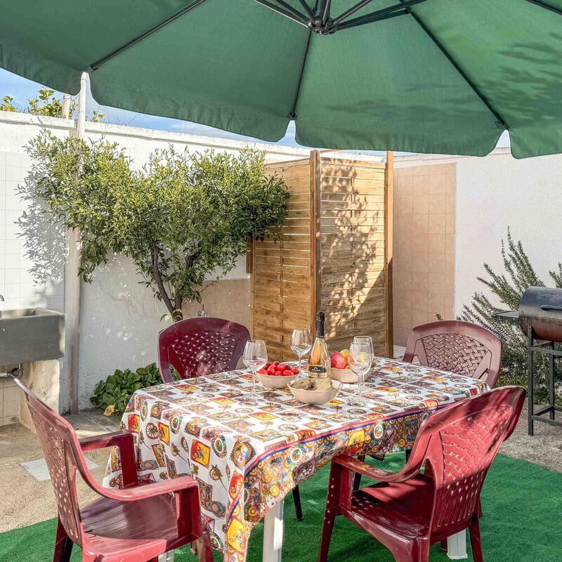 Sunny Haven Villa In Torre Lapillo: Autumn, Garden, Spring, Summer, Winter