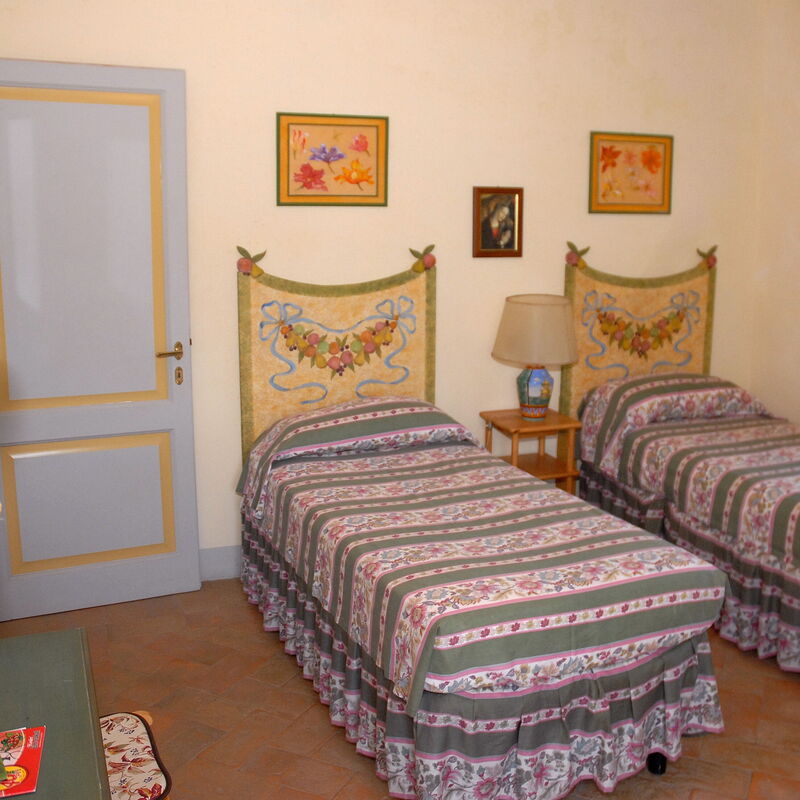 Podere San Giovanni: podere-san-giovanni-narni-terni-villa-bedroom