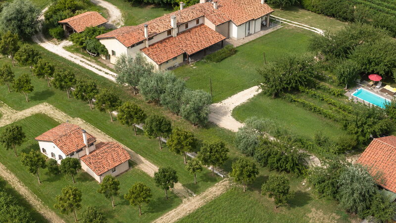 Silea Apartments, Pool, Garden, Treviso: Autumn, Building Exterior, Spring, Summer
