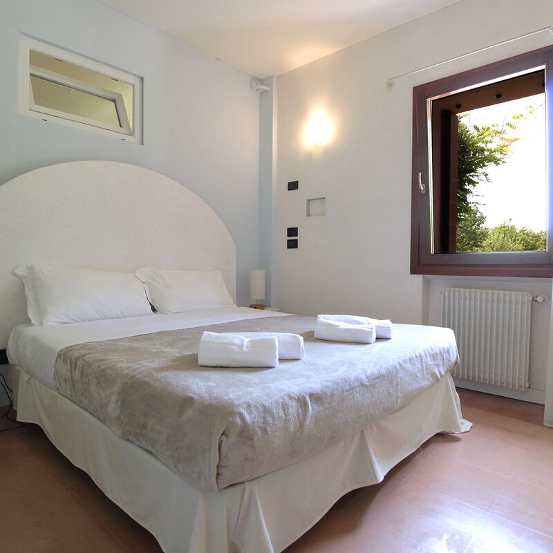 Silea Apartments, Pool, Garden, Treviso: Autumn, Room Detail, Spring, Summer