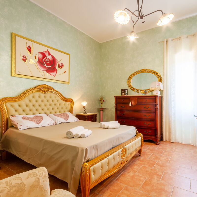 Luxury Private Villa With Garden: Autumn, Bedroom, Spring, Summer