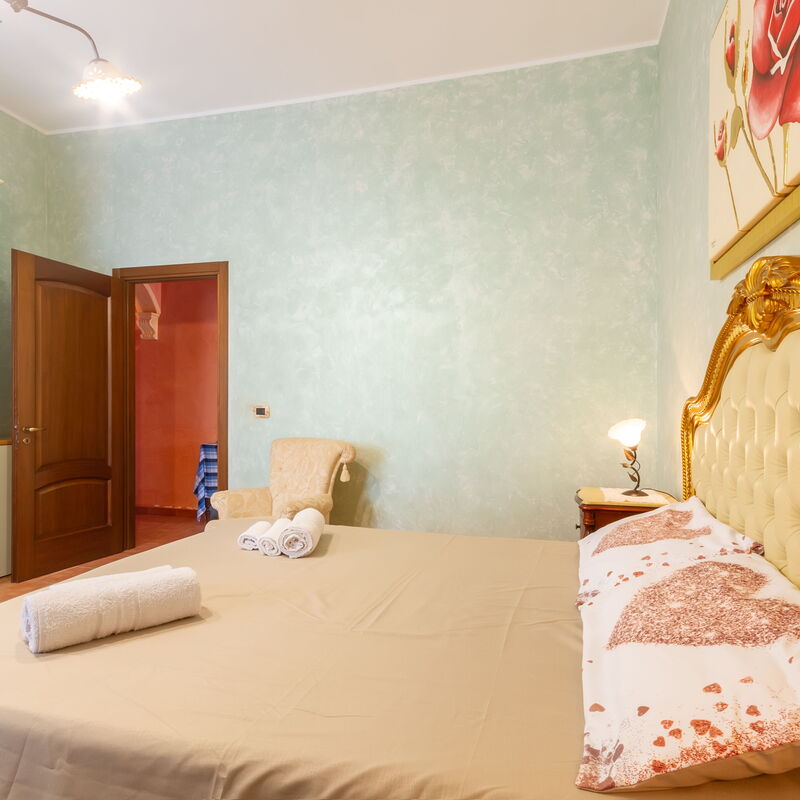 Luxury Private Villa With Garden: Autumn, Bedroom, Spring, Summer