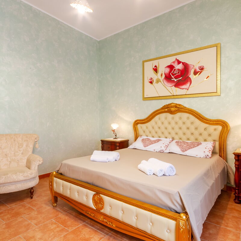 Luxury Private Villa With Garden: Autumn, Bedroom, Spring, Summer