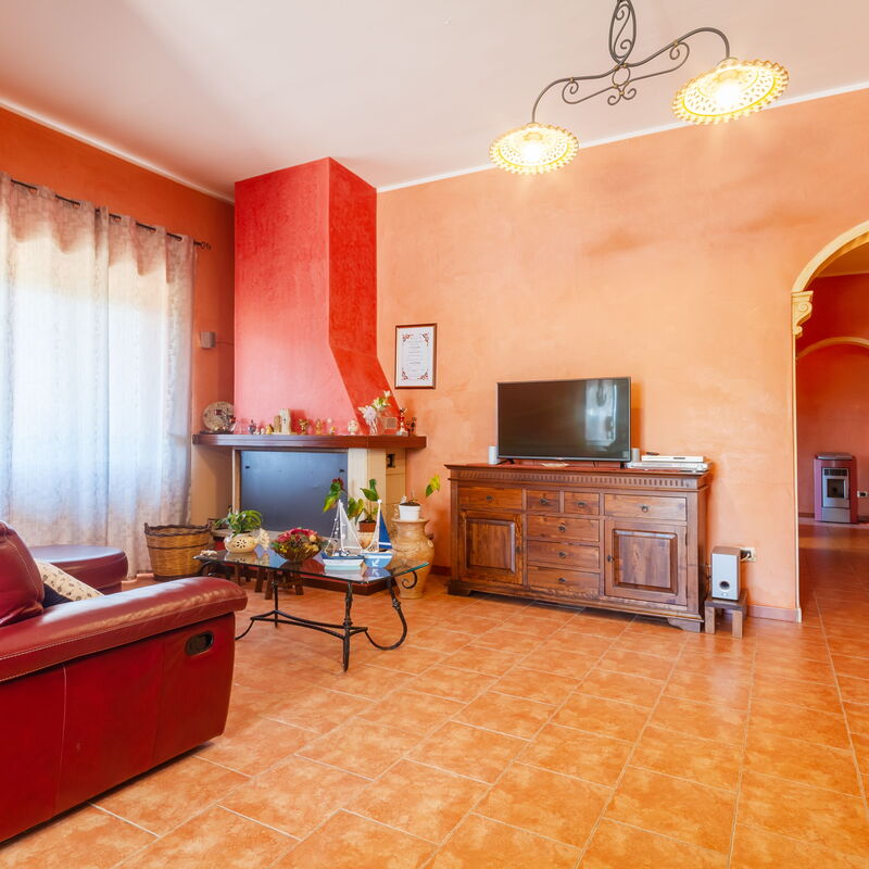 Luxury Private Villa With Garden: Autumn, Living Room, Spring, Summer