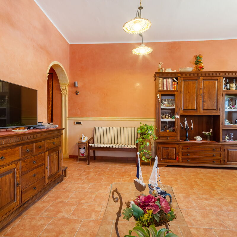 Luxury Private Villa With Garden: Autumn, Living Room, Spring, Summer