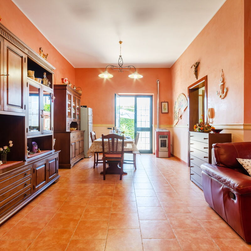 Luxury Private Villa With Garden: Autumn, Living Room, Spring, Summer