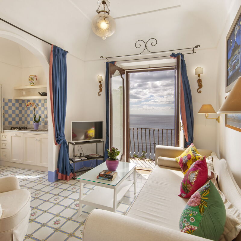 Torre Sponda - Cisterna Piccola, Private Beach: Autumn, Living Room, Spring, Summer