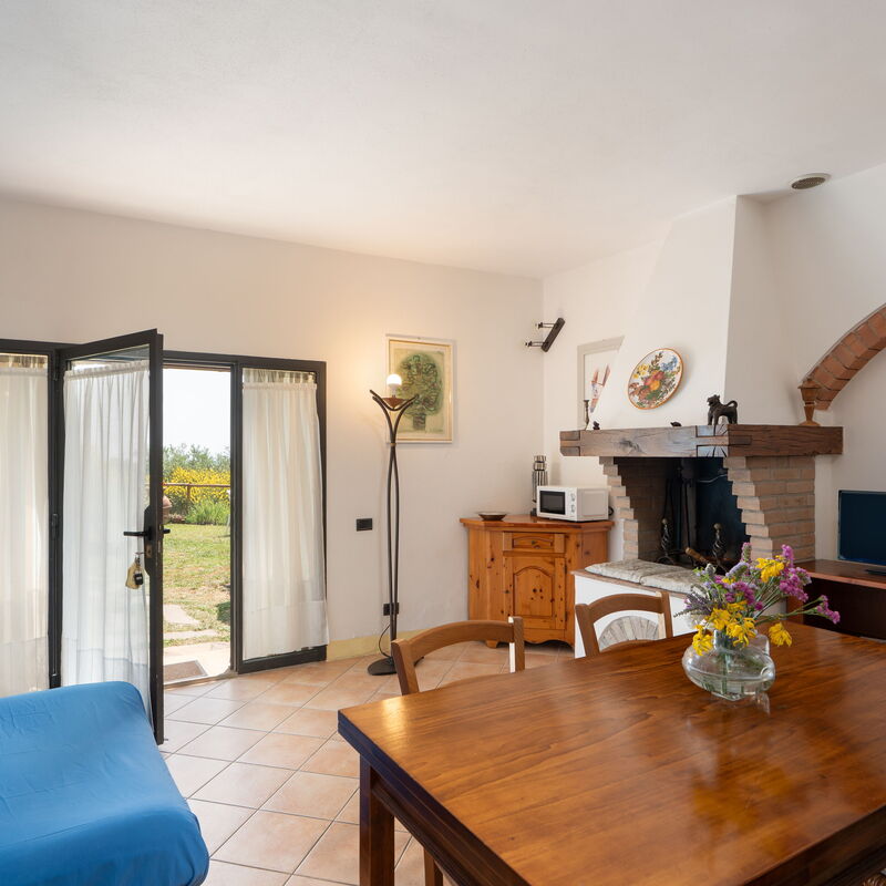 Casa Ceneruzzi: Esszimmer, Haupteingang, Wohnzimmer