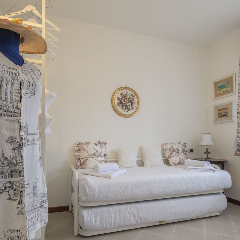 Bonaria Boutique House Ac, Wifi, Cinque Terre: Autumn, Bedroom, Spring, Summer