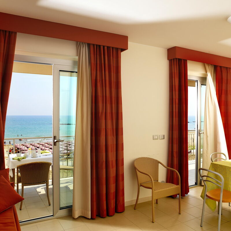 Residence Roseto, Pool, Seaview, Abruzzo: Autumn, Dining Room, Kitchen, Living Room, Spring, Summer