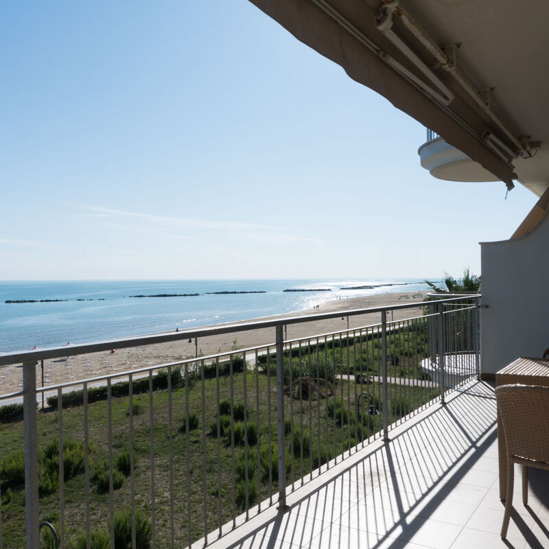 Residence Roseto, Pool, Seaview, Abruzzo: Autumn, Balcony / Terrace / Patio, Spring, Summer