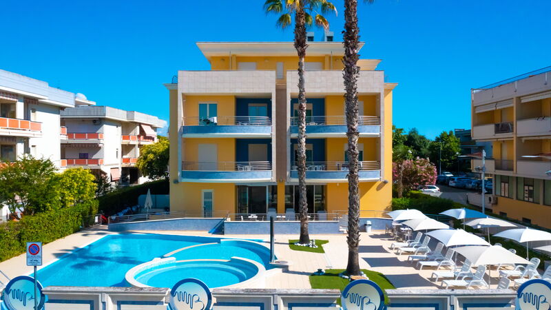 Residence Villarosa Pool And Beach: Automne, bassin, Entrée principale, Été, Extérieurs, Printemps