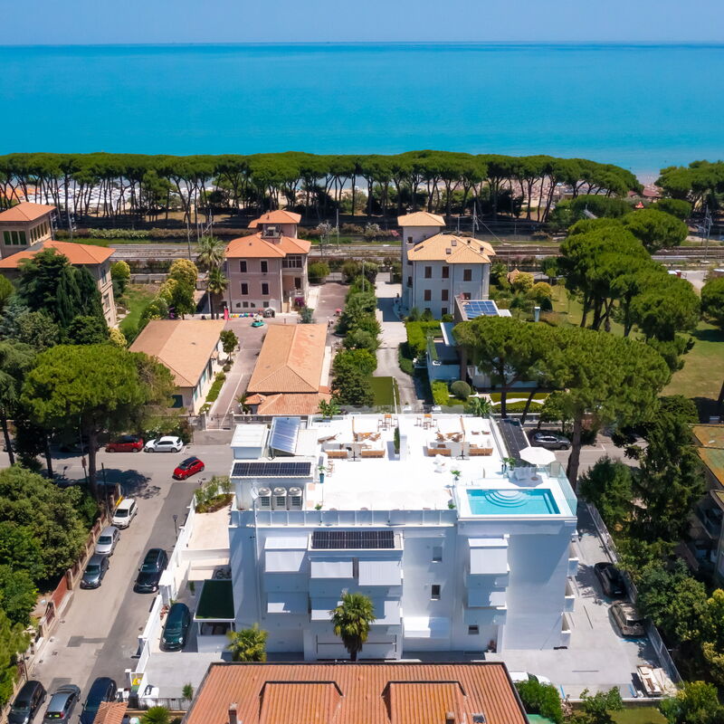 Suite Pineto Pool And Seaside: Autumn, Building Exterior, Spring, Summer