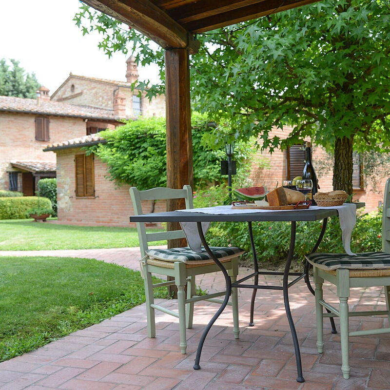 Oasi Della Pergola: Autumn, Garden, Spring, Summer