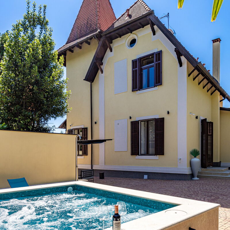 Luxury Villa Accione Opatija: Autumn, Building Exterior, Spring, Summer