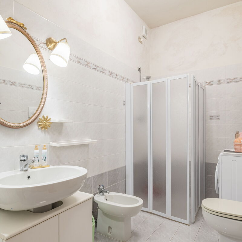 Casa Gioia In Lucca: Autumn, Bathroom, Spring, Summer