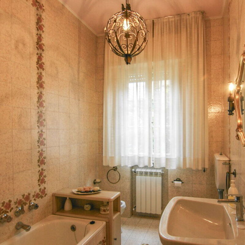 Butterfly Apartment In Lucca: Automne, Été, Printemps, Salle de bain