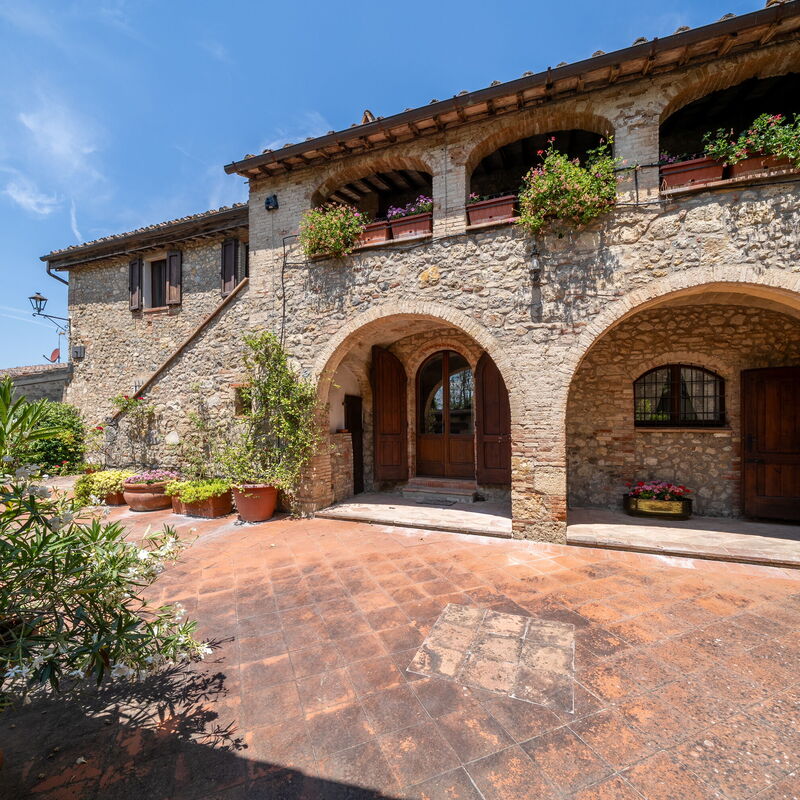 Casa La Cedrina, Pool, Lornano: Autumn, Garden, Main Entrance, Spring, Summer