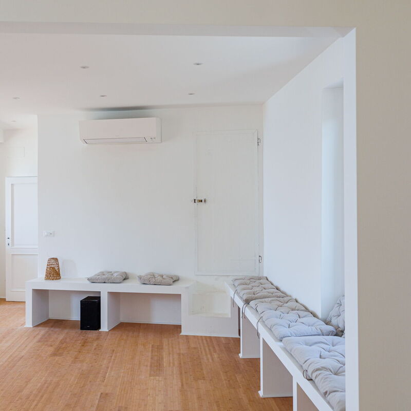 Newly Renovated Ocean View Flat: Autumn, Living Room, Spring, Summer