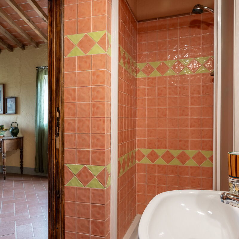La Casina Honeymoon Cottage, Badia Agnano: Autumn, Bathroom, Spring, Summer