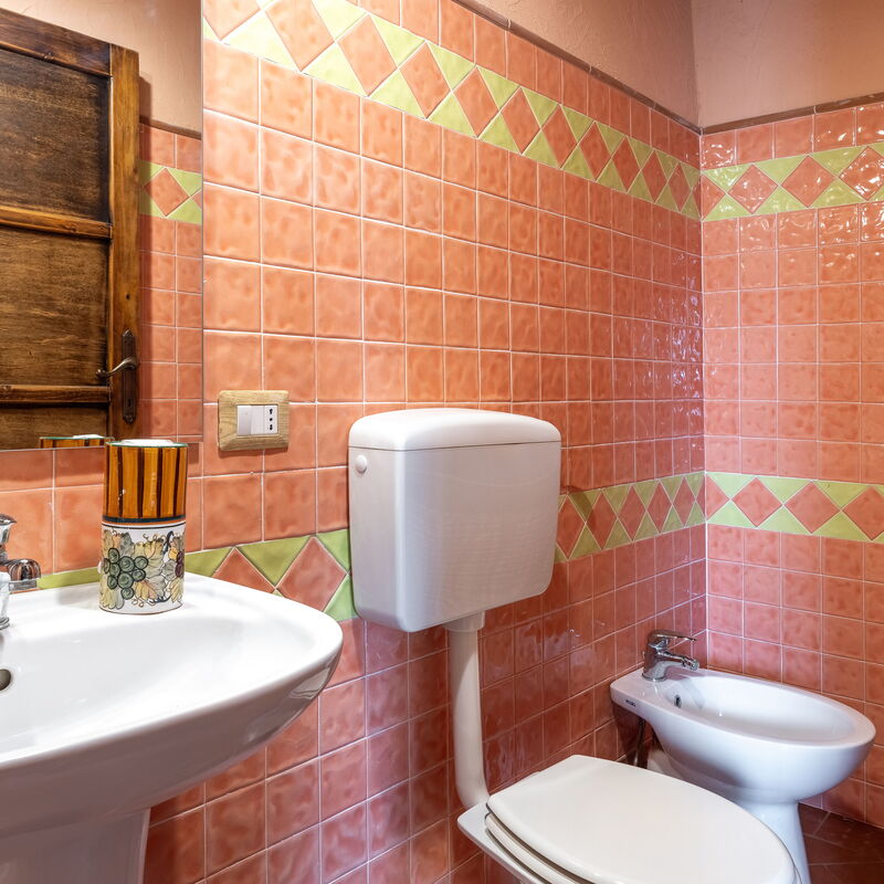 La Casina Honeymoon Cottage, Badia Agnano: Autumn, Bathroom, Spring, Summer