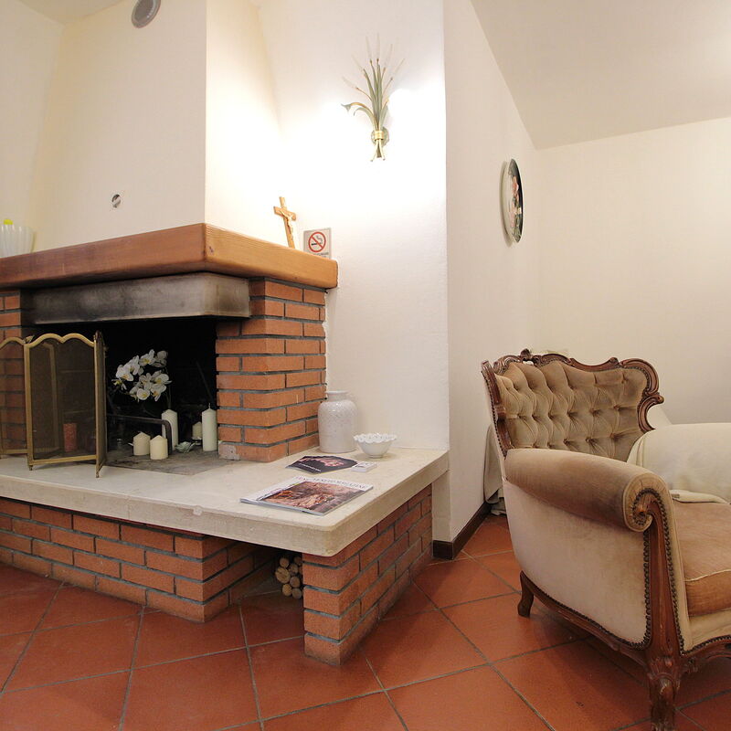 Villa Rosa Apartment: Autumn, Living Room, Spring, Summer