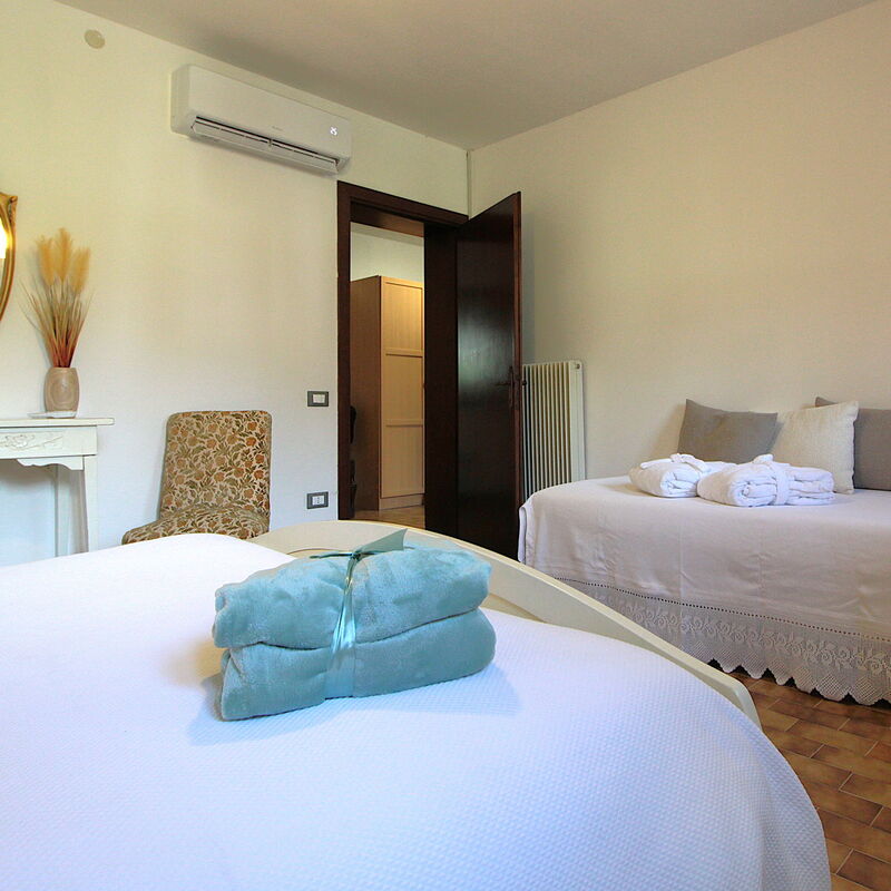 Villa Rosa Apartment: Autumn, Bedroom, Spring, Summer