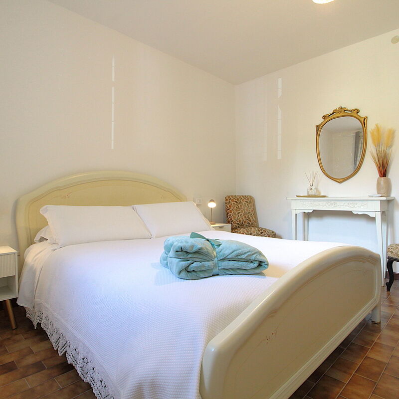 Villa Rosa Apartment: Autumn, Bedroom, Spring, Summer