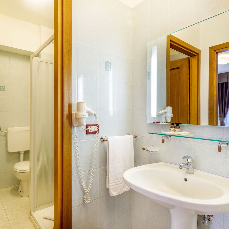 Alghero Residence, Seaside Apartments: Autumn, Bathroom, Spring, Summer