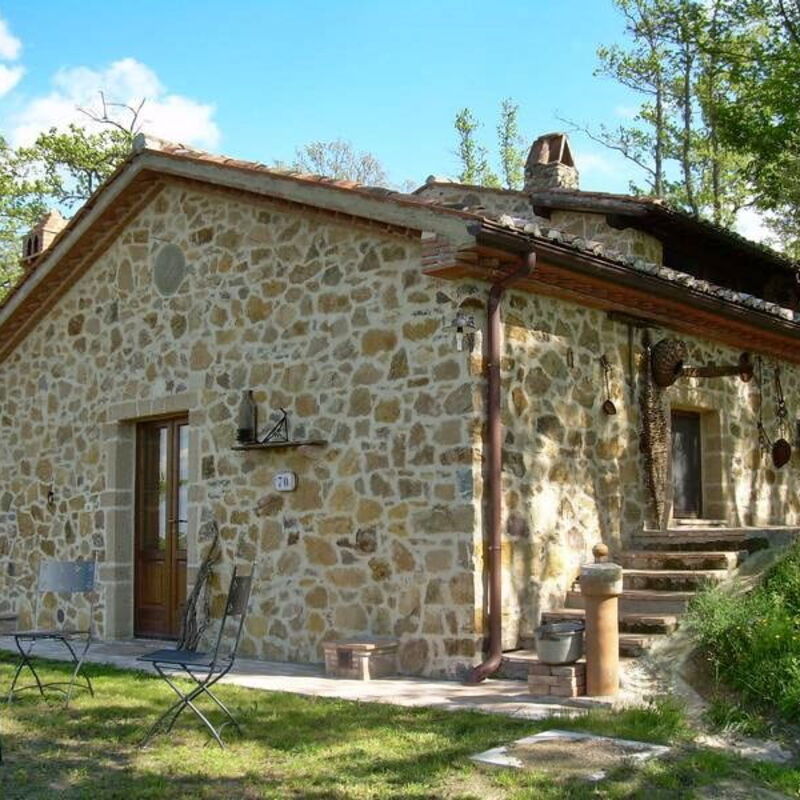 Poggino di Sorano: Building Exterior