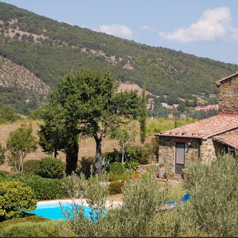 Poggino di Sorano: Building Exterior, Garden, Pool