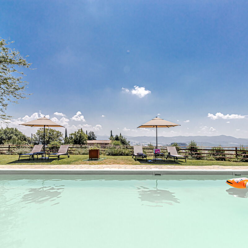 Villa la Cerbaina: bassin, Extérieurs